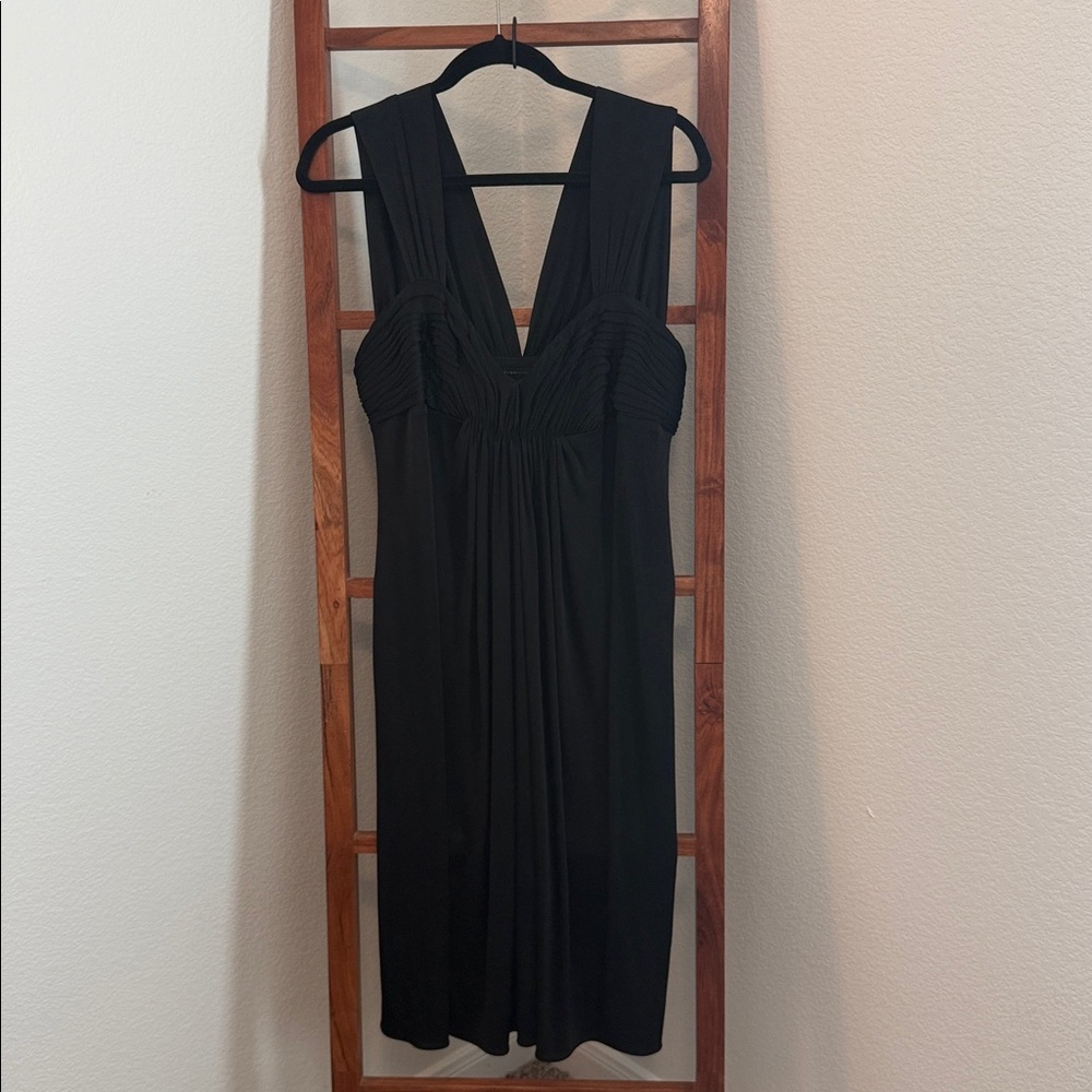 BCBGMaxAzria Sleek Sleeveless Pleated Bust Little Black Midi Dress Sz Large LBD